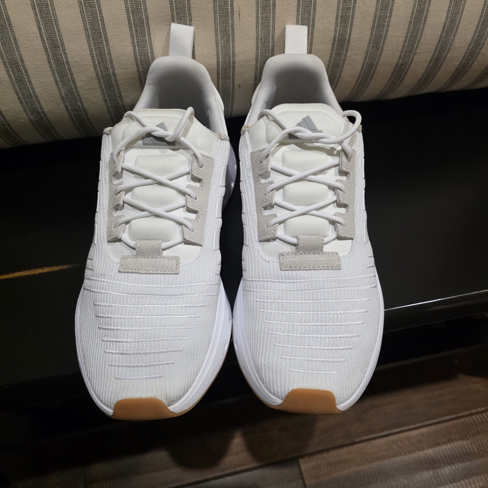 The adidas Swift Run 'White Gum 9.5 Like New